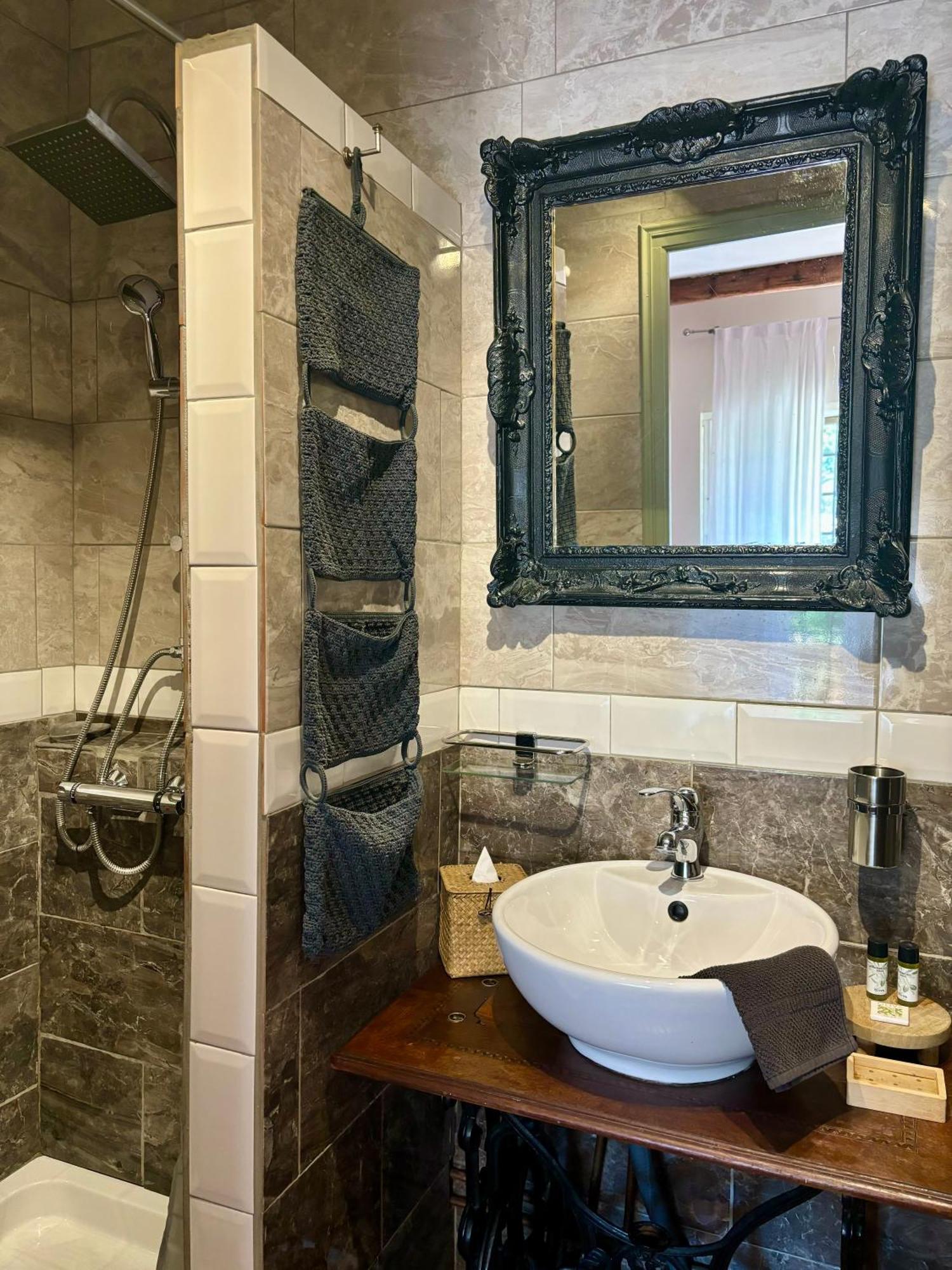 Domaine Du Commandeur Bed & Breakfast Mondragon Dış mekan fotoğraf